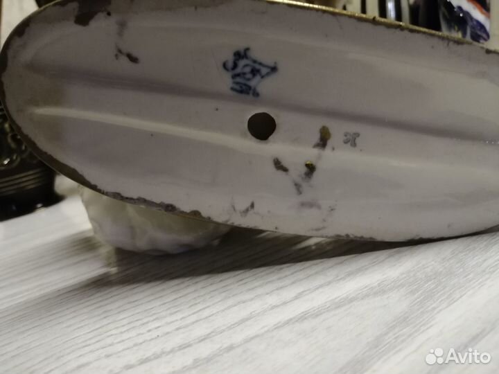 Фарфоровая статуэтка 