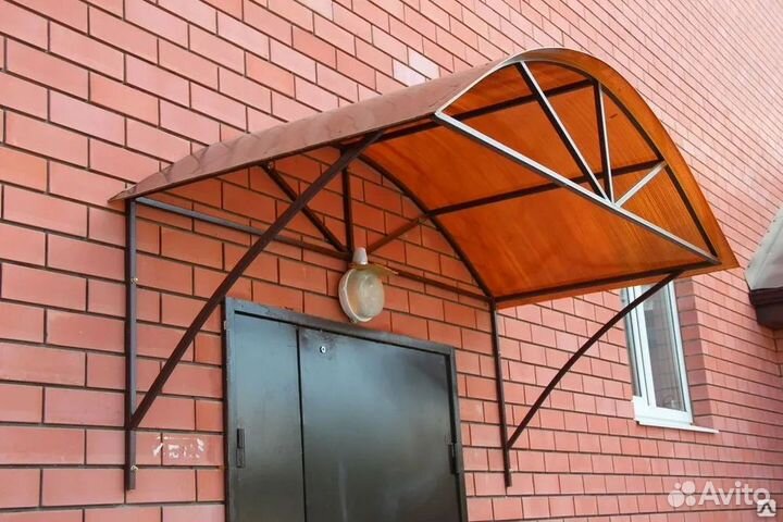 Козырек над дверью