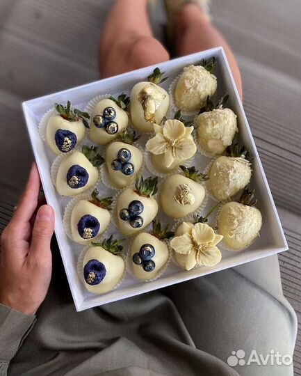 Сладкие наборы с клубникой в шоколаде