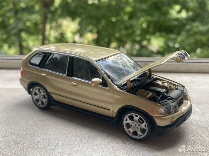 Модель автомобиля BMW X5 (Minichamps 1/43)