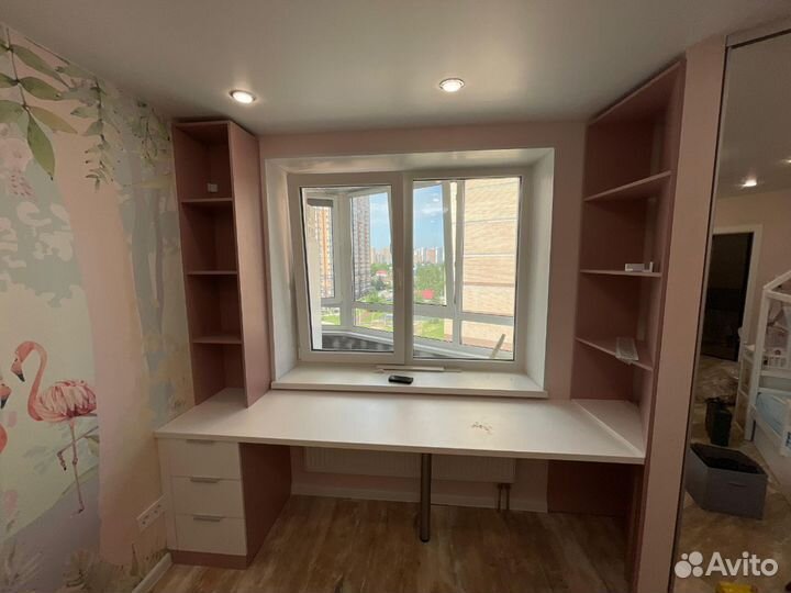 Рабочая зона у окна на заказ