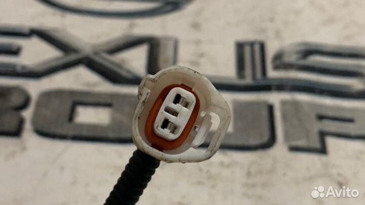 Кнопка крышки багажника лев. Toyota Land Cruiser P