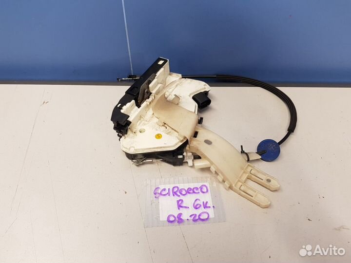 Замок двери передней правой Volkswagen Scirocco 2008-2017
