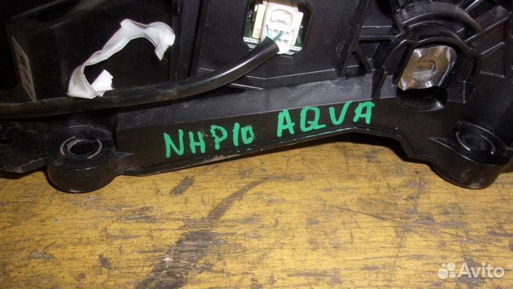 Селектор АКПП Toyota Aqua NHP10 2012