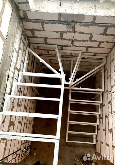 Лестница с забежными ступенями