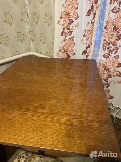 Стол книжка