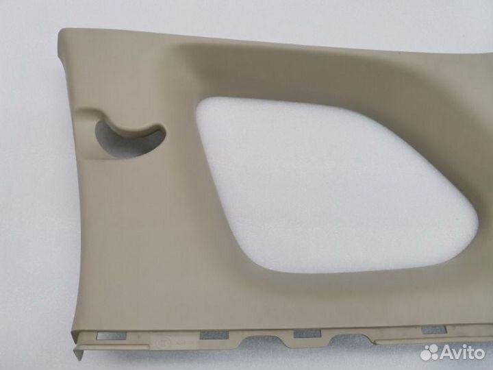 Обшивка стойки задняя правая Mitsubishi Outlander