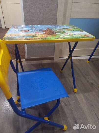 Столик, стульчик, и доска для рисования