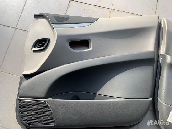 Передние дверные карты Subaru Tribeca