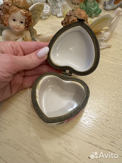 Статуэтки, сувениры, шкатулка