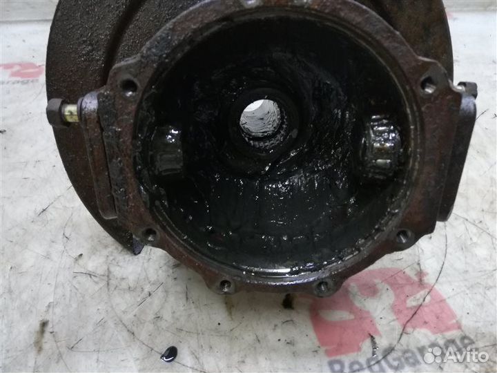 Кулак поворотный передний правый Nissan Patrol