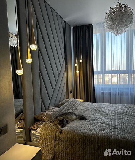 Кровать и мягкая стеновая панель