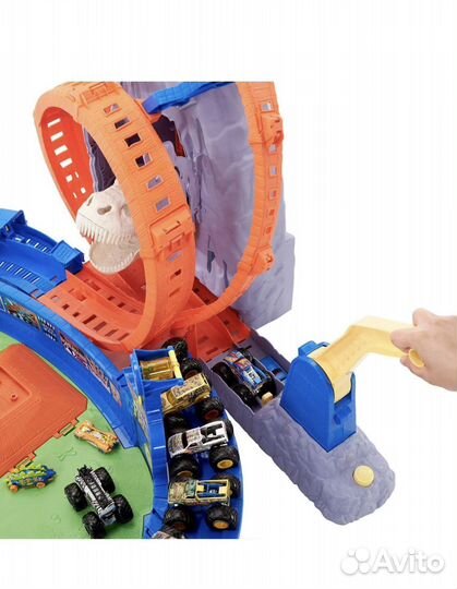 Hot wheels Вулкан арена монстр трак