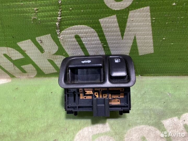 Кнопка открывания багажника Nissan Teana J31