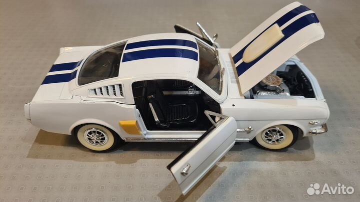 Коллекционная модель 1/18