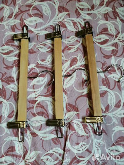 Вешалка с прищепками