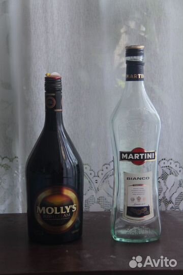 Бутылки из-под алкоголя пустые