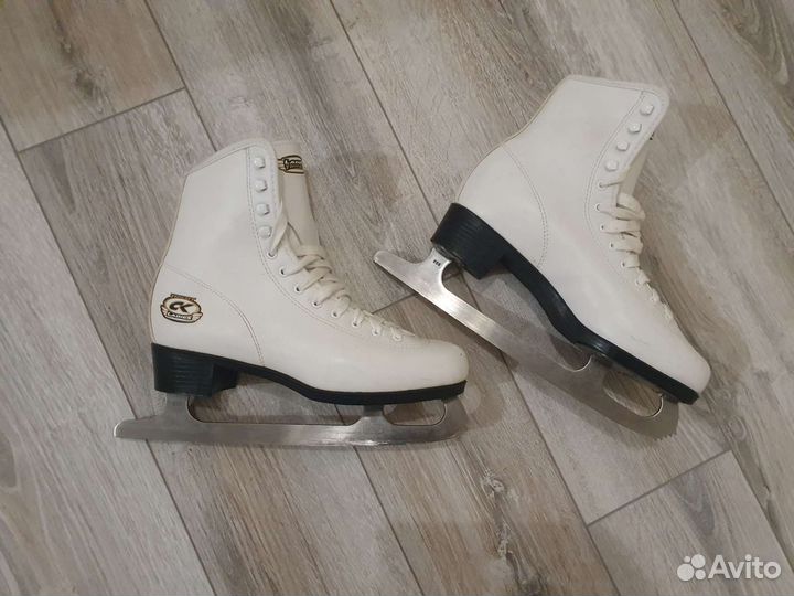 Коньки женские 40