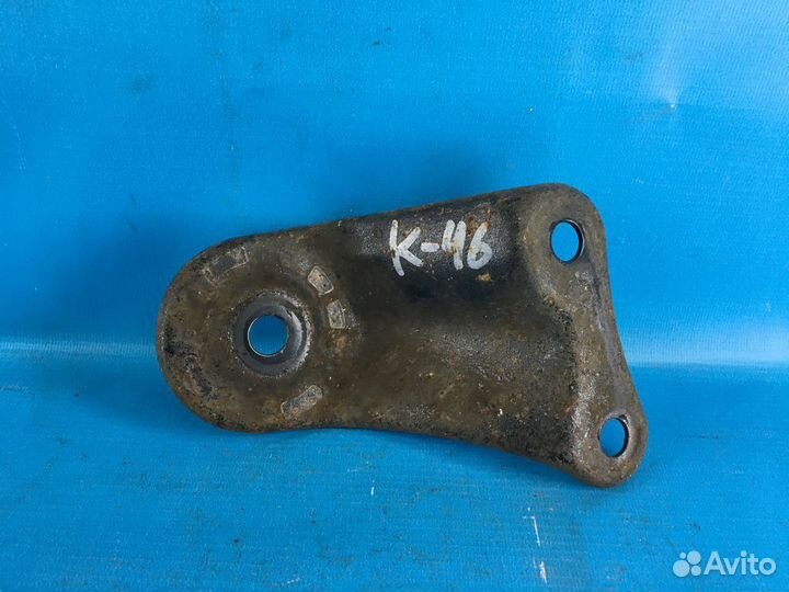 Кронштейн заднего подрамника левый toyota Avensis