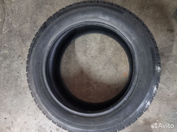Bridgestone Blizzak VRX 215/55 R17