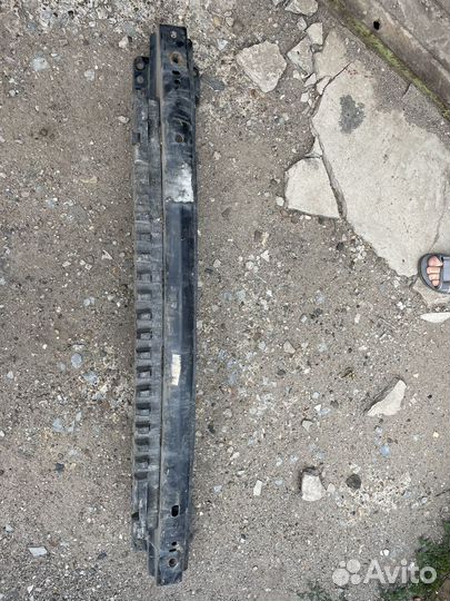 Усилитель бампера volkswagen touareg