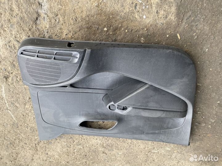 Обшивка двери передняя левая Volkswagen Polo седан