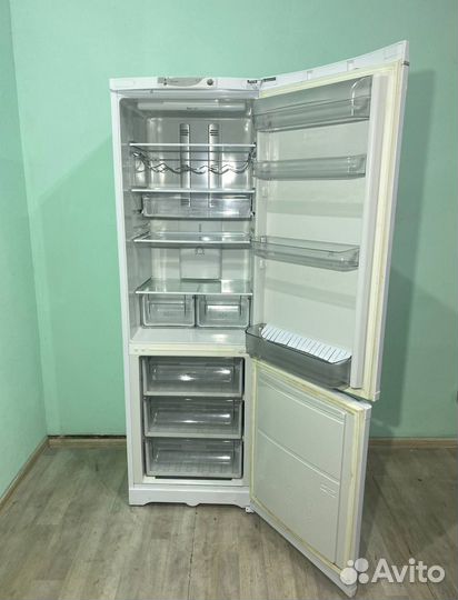 Холодильник Hotpoint-ariston