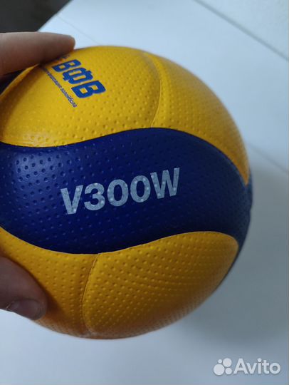 Волейбольный мяч mikasa v300w