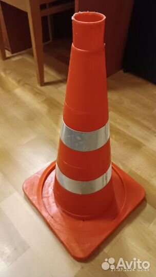 Конус дорожный