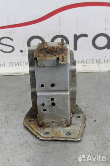 Кронштейн усилителя переднего бампера левый Niss