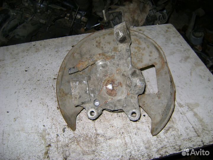 Кулак передний правый Infiniti Q45