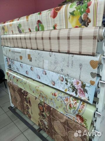 Стойка двухсторонняя для скатертей на колёсах