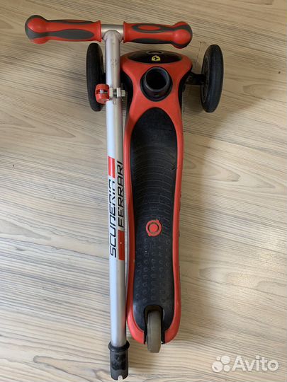 Самокат Globber Ferrari трехколесный