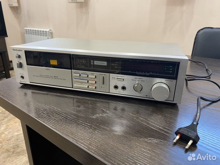 Продам кассетную деку Technics M216