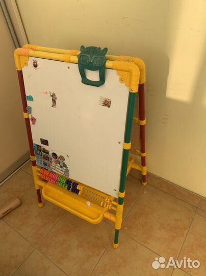 Мольберт (детская доска для рисования)