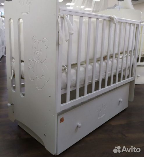 Стразы для декора детской кроватки