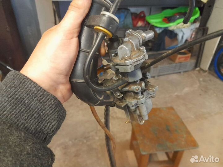 Часть мотора от скутера