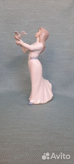 Статуэтка Девушка с голубем Tengra Испания