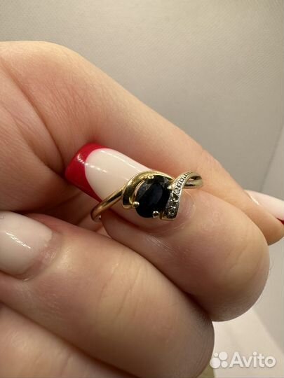 Золотое кольцо с сапфиром и бриллиантами 585