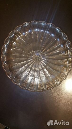 Ваза для фруктов на ножке