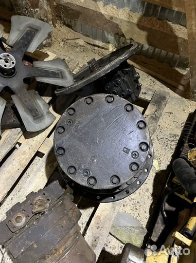 Редуктор хода экскаватор hitachi Zx200-3 5g