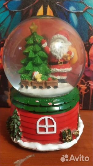 Шар со снегом и музыкой