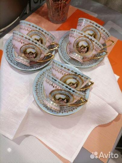 Чайные чашки с блюдцами