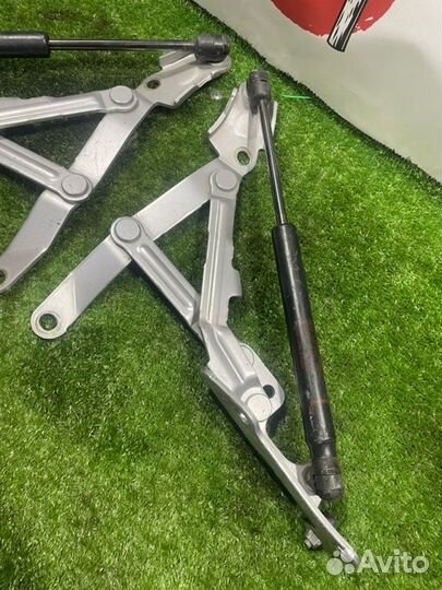 Петля крышки багажника Mitsubishi Lancer X CY4A