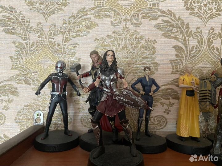 Фигурки и журналы Marvel movie collection