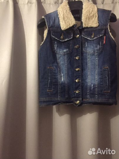 Джинсовая жилетка для девочки на меховой основе