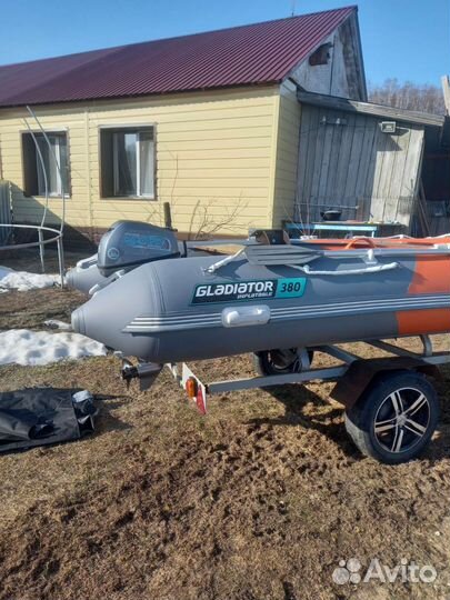 Продаю лодку пвх гладиатор380 с мотором микатсу 9