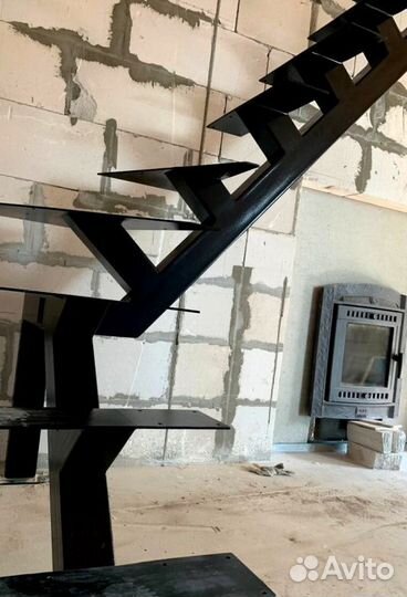 Прямая лестница на металлокаркасе