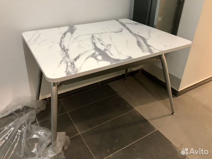 Стол кухонный б/у