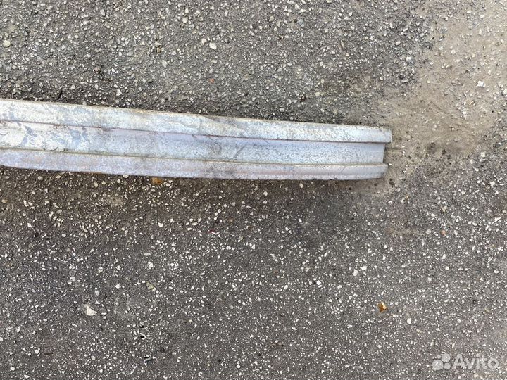 Усилитель переднего бампера Volkswagen Passat B5